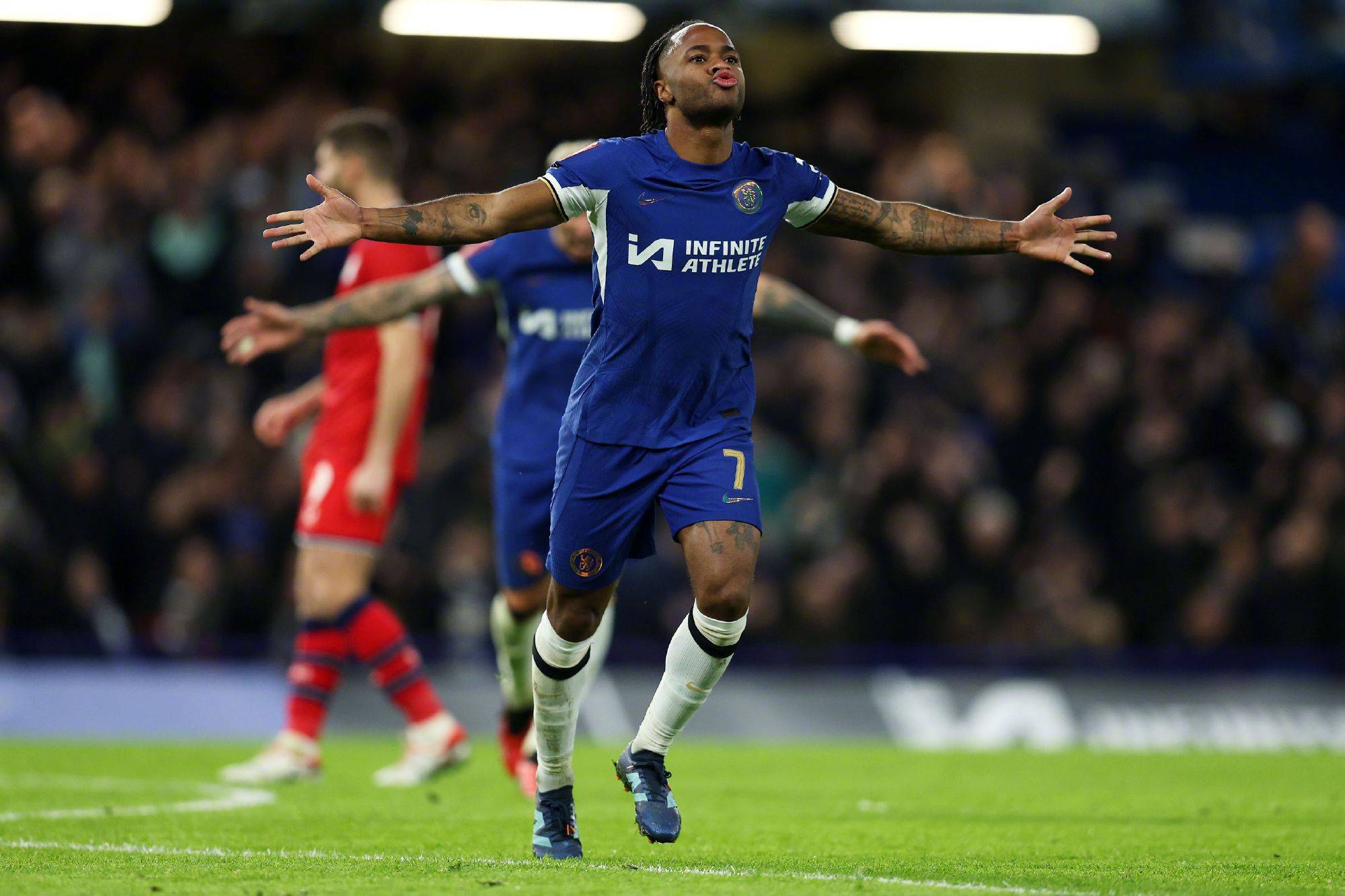 包含费耶诺德发布备战花絮，今晚刷新队史纪录，足总杯任务艰巨，轮换策略成焦点的词条